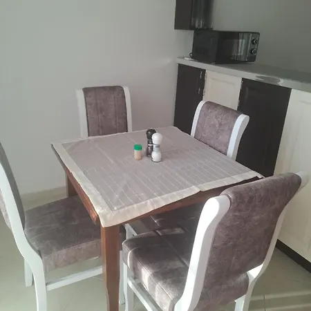 Luky Albania Apartament *